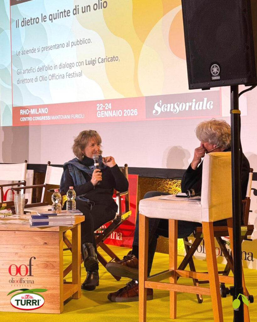 Laura Turri discute con il direttore di Olio Officina Festival